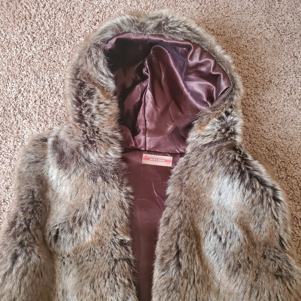 Sleeves faux fur vest hood